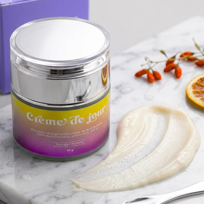 Crème de Jour Émulsion Énergisante SPF 15 – Vitamine C, Niacinamide & Acide Hyaluronique (50g)